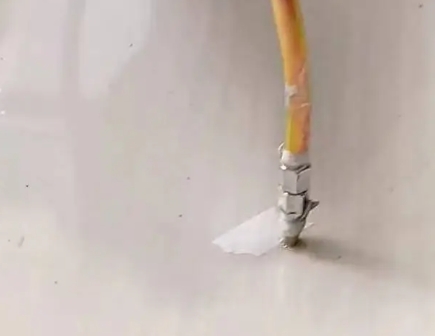 海阳瓷砖空鼓维修公司专业解答在瓷砖铺贴过程中，如果使用的砂料过粗（如全部使用了粗砂），可能会导致以下问题