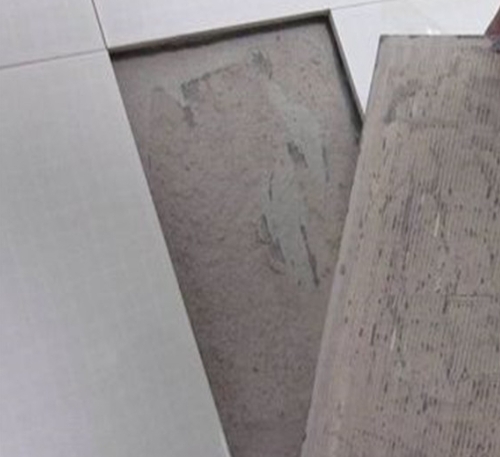 海阳瓷砖空鼓维修公司分享瓷砖铺贴时如果打浆（即涂抹在瓷砖背面和基层上的砂浆或瓷砖胶）过少，会带来以下问题