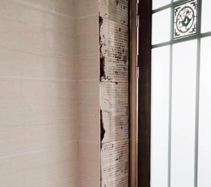 海阳瓷砖空鼓免砸砖维修公司分享吸水砖泡水时间不够或过长都会对瓷砖铺贴效果产生影响